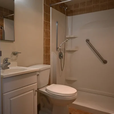 bathroom-phoebe-apartments