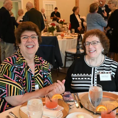 donors-smiling-glasbern_small-2048x1365