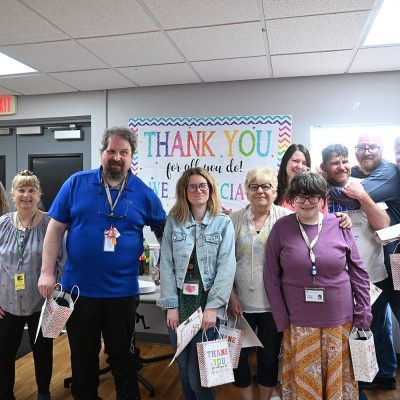 group-of-volunteers_small-1200x800