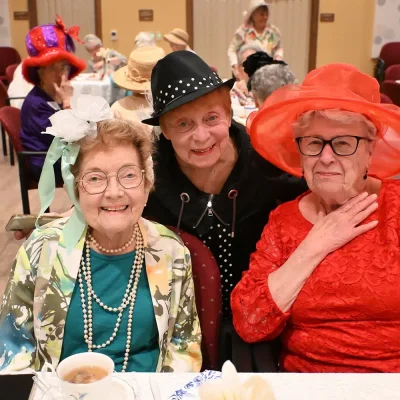 women-with-hats_small